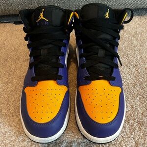 Air Jordan 1 Mid Lakers